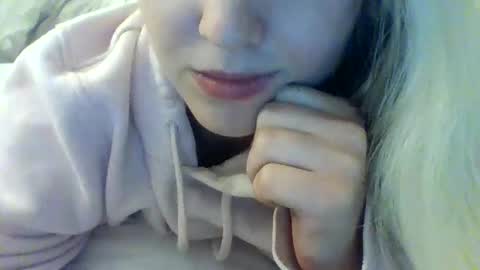 layannalea online show from December 13, 2:21 am