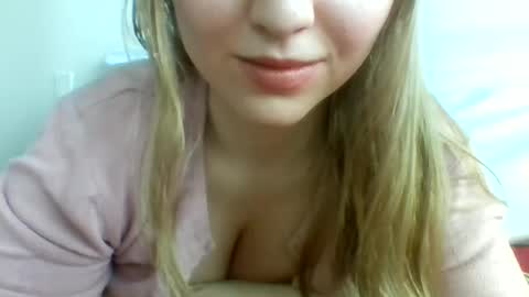 layannalea online show from February 3, 9:50 pm