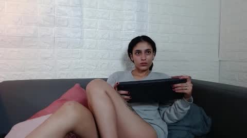 Layla online show from February 22, 1:00 am
