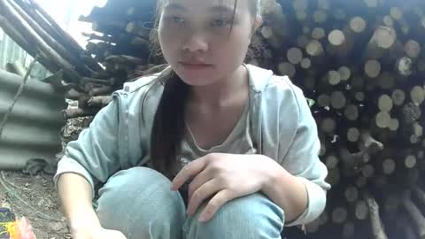 layla_999 online show from March 18, 9:37 am