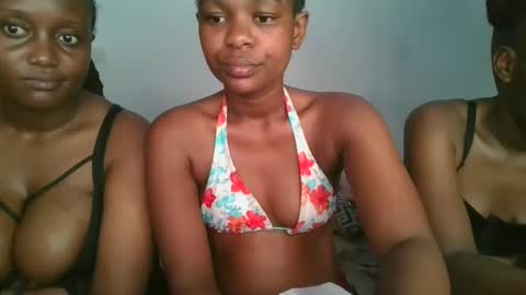 layla_cutiee online show from February 25, 11:47 am