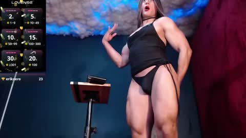 Layla   help me with your thumbs up its important  online show from October 12, 12:31 pm