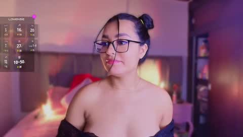 Layla online show from March 7, 3:49 pm