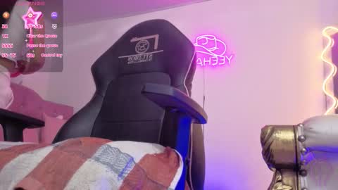 laylafoxy_tay online show from February 13, 3:32 am