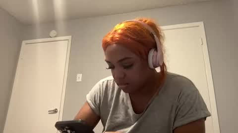 Snapshot of laylasimone97 chatting on February 26, 5:24 am Sexy SImone online show from February 26, 5:24 am