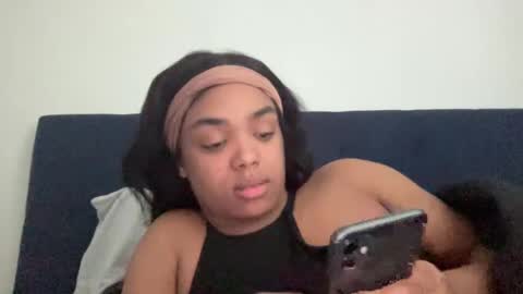 Snapshot of laylasimone97 chatting on February 19, 7:05 pm Sexy SImone online show from February 19, 7:05 pm