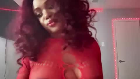 Snapshot of laylasimone97 chatting on March 9, 4:38 am Sexy SImone online show from March 9, 4:38 am