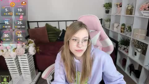 layriantavee online show from March 24, 7:25 am