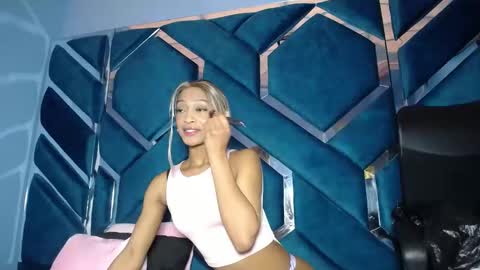 lea sewwtly online show from October 25, 1:33 pm