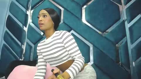 lea sewwtly online show from October 17, 1:26 pm