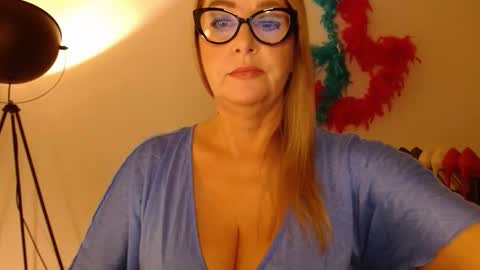 LEA online show from November 12, 3:03 pm