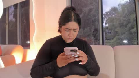 Leah online show from November 9, 4:10 pm