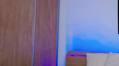 Leah online show from November 6, 7:33 am