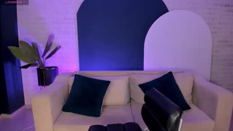 leahnovac online show from October 3, 11:40 am