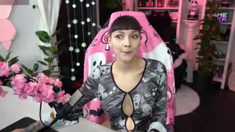 Leah online show from January 31, 4:27 pm