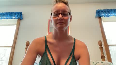 Lee online show from December 4, 3:33 pm