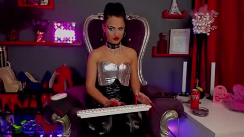 LeaNoir online show from February 22, 10:45 pm