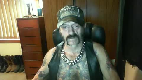 Snapshot of leathergreaser chatting on March 11, 5:46 am leathergreaser online show from March 11, 5:46 am