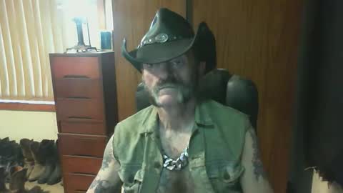 leathergreaser online show from March 23, 8:58 pm