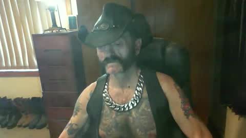 Snapshot of leathergreaser chatting on September 19, 12:59 am leathergreaser online show from September 19, 12:59 am