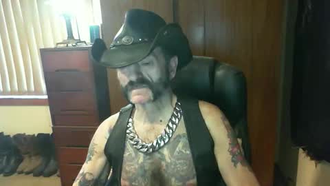 Snapshot of leathergreaser chatting on September 14, 10:11 pm leathergreaser online show from September 14, 10:11 pm