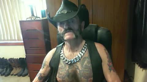 Snapshot of leathergreaser chatting on September 18, 12:47 am leathergreaser online show from September 18, 12:47 am