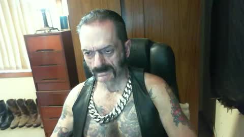 Snapshot of leathergreaser chatting on February 9, 10:43 pm leathergreaser online show from February 9, 10:43 pm