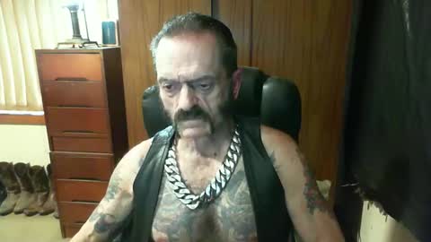 Snapshot of leathergreaser chatting on March 1, 8:13 am leathergreaser online show from March 1, 8:13 am
