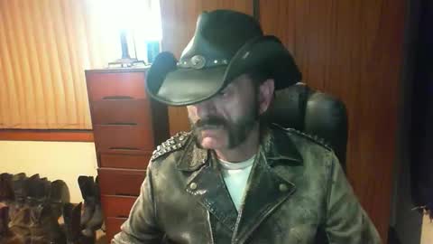 leathergreaser online show from May 28, 8:29 pm