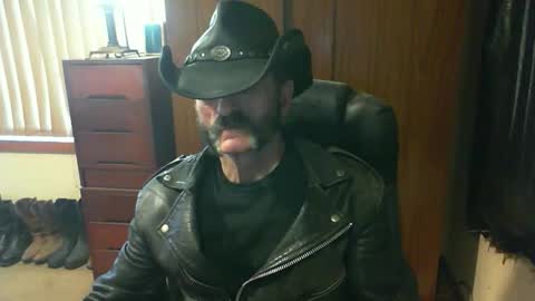 Snapshot of leathergreaser chatting on September 12, 1:07 am leathergreaser online show from September 12, 1:07 am