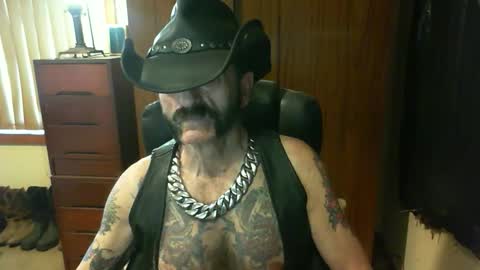 leathergreaser online show from November 10, 10:34 pm