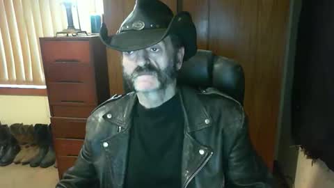 Snapshot of leathergreaser chatting on September 9, 10:43 pm leathergreaser online show from September 9, 10:43 pm