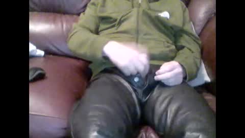 leatherpants68 online show from November 3, 9:16 pm