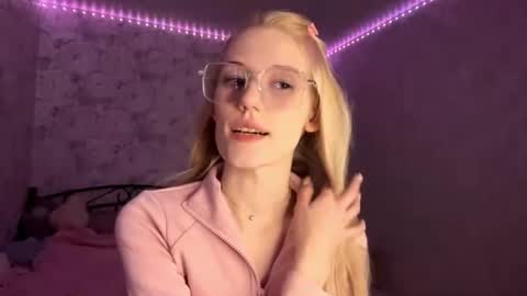 Kate online show from April 16, 1:22 pm