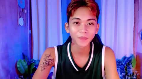 leemoreno18 online show from November 2, 11:43 am