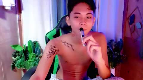 leemoreno18 online show from October 26, 5:45 pm