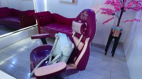 Leia.  online show from October 11, 11:04 am