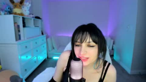 Leighla online show from February 12, 5:00 am