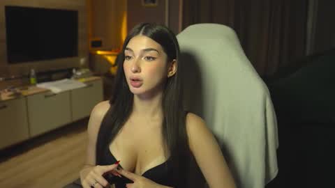 Leila online show from November 12, 7:16 pm