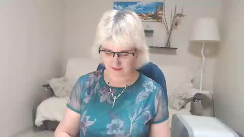 Leila Kinky online show from February 7, 1:11 pm