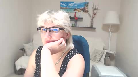 Leila Kinky online show from March 7, 9:07 am
