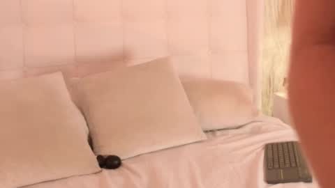 Leizathompson online show from March 2, 5:41 pm