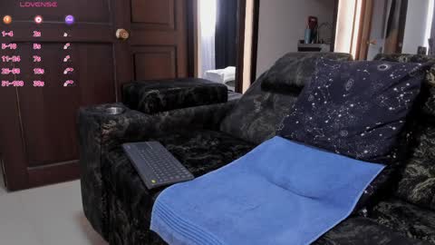 hi im lelo... nice to meet you I appreciate your thumbs up It is very important and you would help me a lot online show from March 30, 3:12 pm