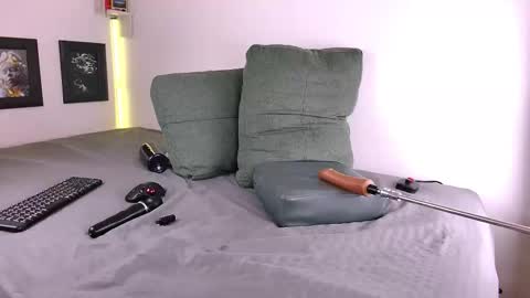 Lenaandwilliam online show from November 21, 7:01 pm