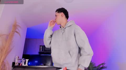 Lenner INDEPENDENT MODEL online show from February 16, 5:59 am