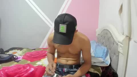 lenuam_and_tiffany online show from February 6, 2:22 am