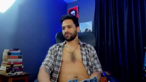 Snapshot of leo_diaz01 chatting on January 24, 6:35 pm Leo Diaz online show from January 24, 6:35 pm