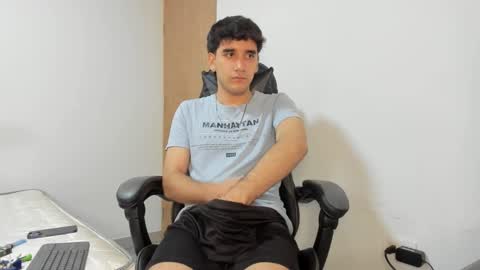 Snapshot of leo_jones389 chatting on March 4, 10:49 pm Leo Jones online show from March 4, 10:49 pm