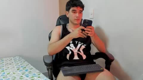 Snapshot of leo_jones389 chatting on December 7, 2:47 am Leo Jones online show from December 7, 2:47 am
