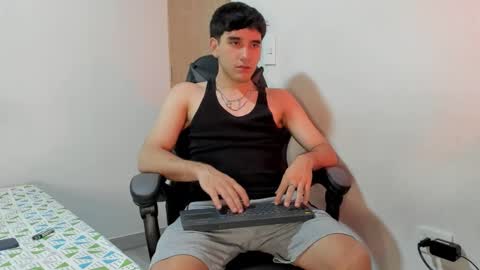 Snapshot of leo_jones389 chatting on December 3, 1:25 am Leo Jones online show from December 3, 1:25 am